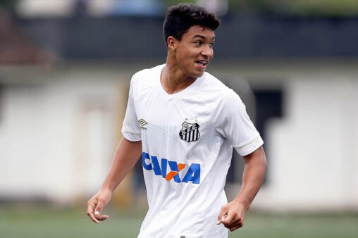 Joia da base do Santos pode ‘queimar etapas’ após destaque nos treinos