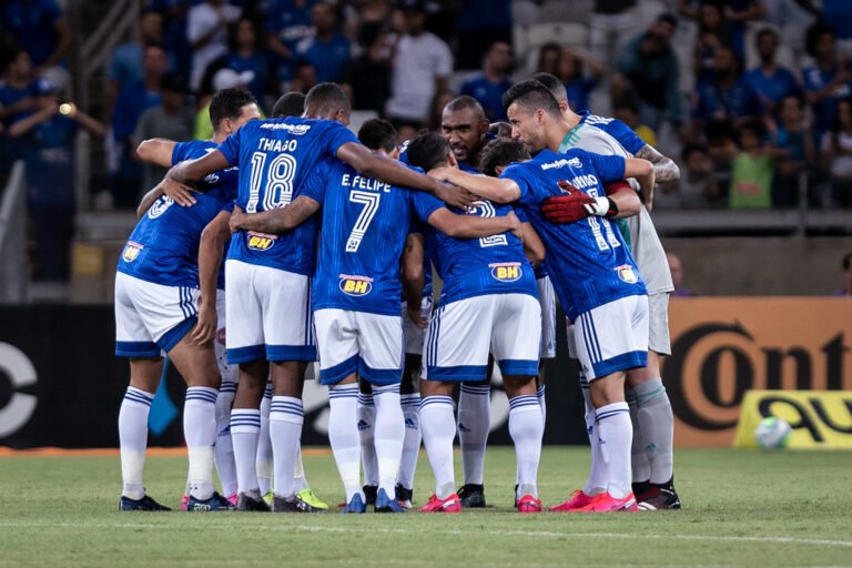 Cruzeiro recebe a URT na estreia de Enderson Moreira
