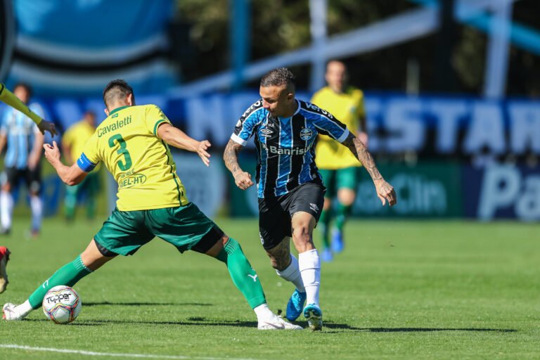 Grêmio recebe primeiro contato do Benfica em busca de Everton Cebolinha