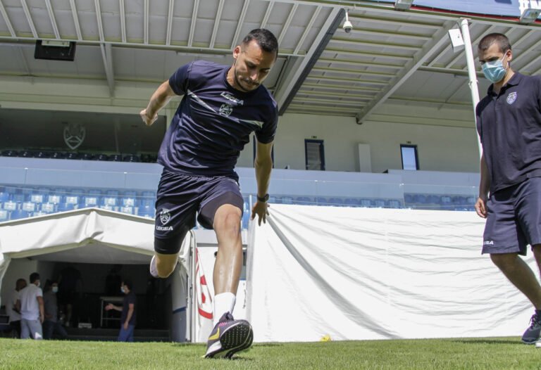De contrato renovado, goleiro Bruno Brigido valoriza sequência em Portugal e avalia pré-temporada