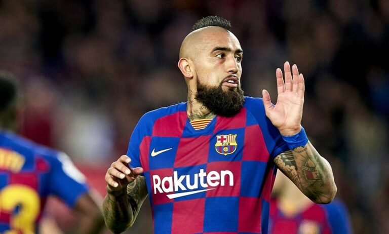 Barcelona planeja manter Arturo Vidal para a próxima temporada