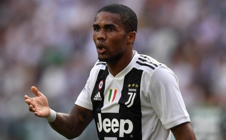 Juventus confirma lesão de Douglas Costa, que pode perder os jogos da Champions League