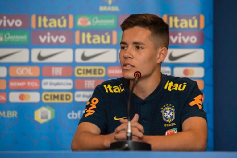 Grêmio acelera renovação com joia da base