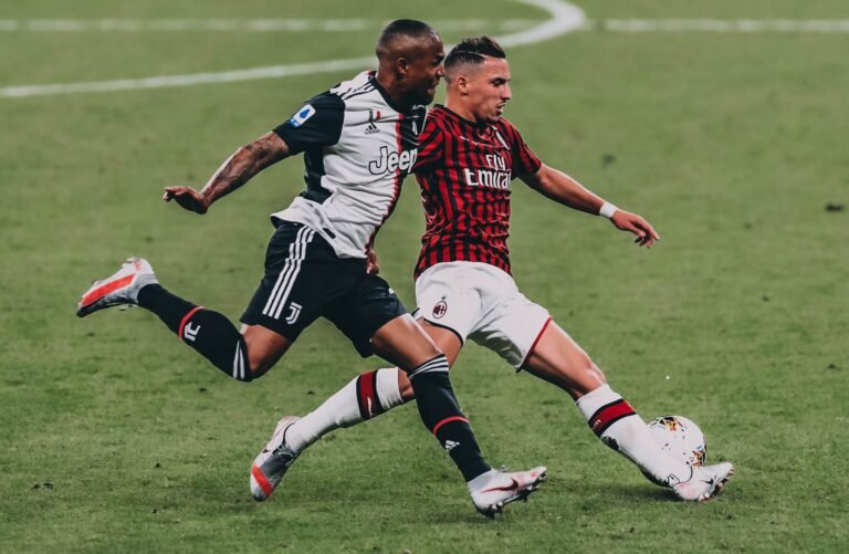 Milan reage, vence de virada e arranca pontos da líder Juventus