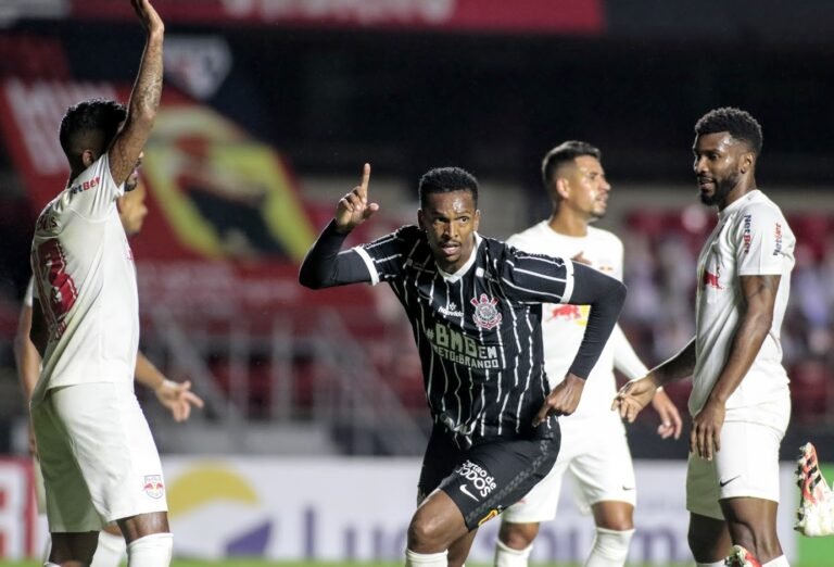 Corinthians vence e vai as semis do Paulistão