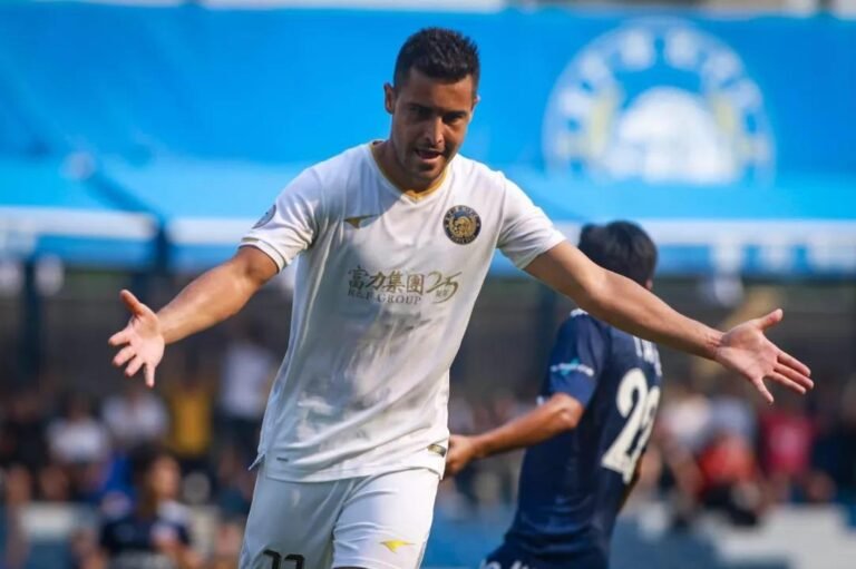 Giovane renova contrato com o R&F e espera chegar a 200 gols em Hong Kong