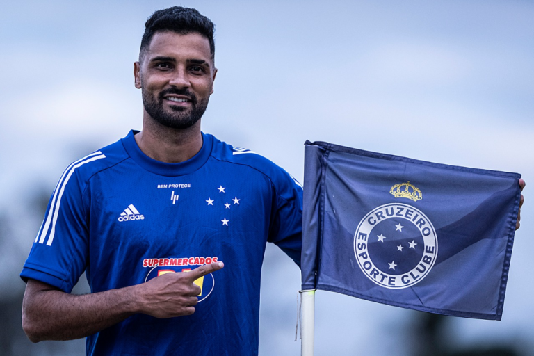 Cruzeiro confirma a contratação do lateral Giovanni, ex-Bahia