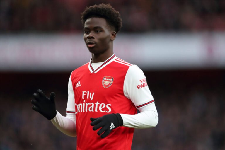Bukayo Saka, jóia do Arsenal, renova contrato de “longa duração”