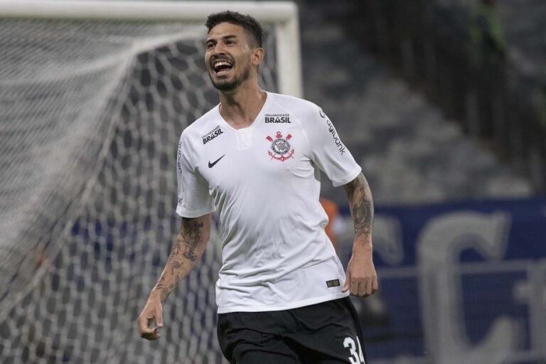 Athletico deve confirmar a contratação de dois jogadores do Corinthians