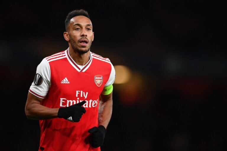 Aubameyang espera uma oportunidade no Barcelona