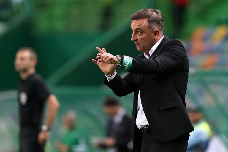 Flamengo tem reunião marcada com Carlos Carvalhal