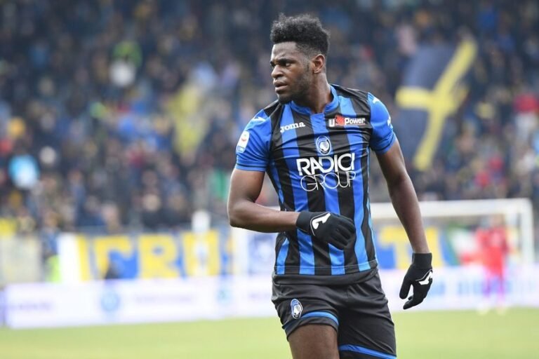 Juventus tenta a contratação de Zapata, mas não obtém êxito