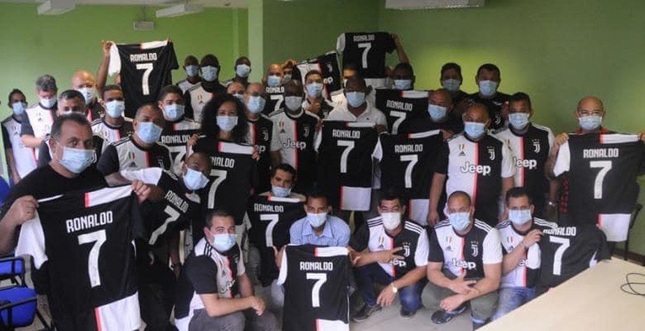 Cristiano Ronaldo homenageia médicos cubanos que lutam contra a Covid-19