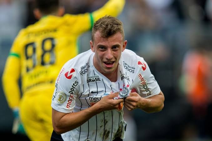 Corinthians encaminha venda de Carlos Augusto ao futebol italiano