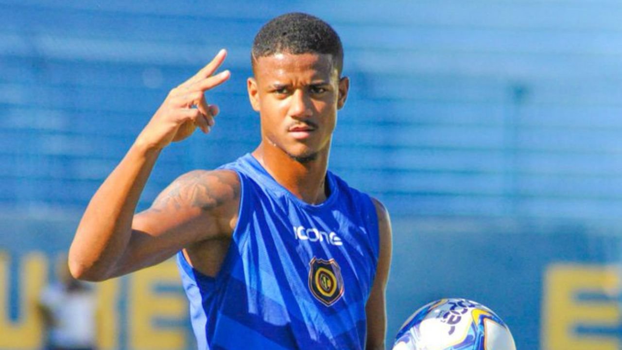 Vasco recebe dois jogadores do Madureira para observação da comissão técnica