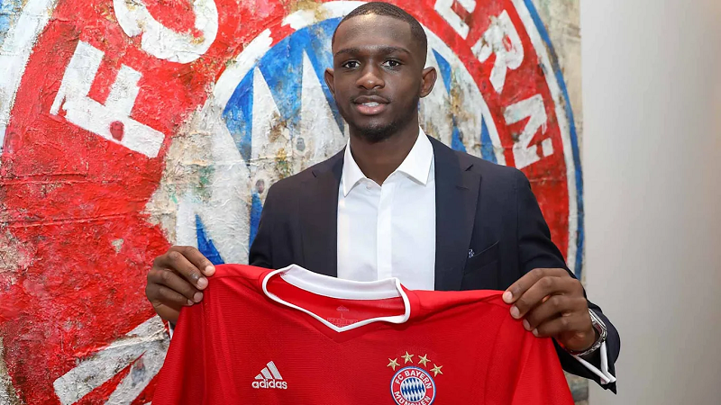 Tanguy Kouassi é apresentado no Bayern