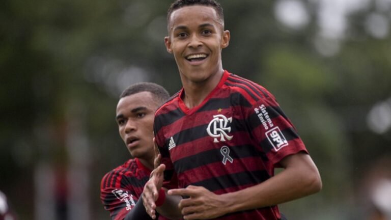 PSG quer oferecer 480 milhões de reais por promessa do Flamengo