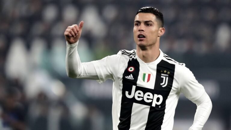 Cristiano Ronaldo dedica título para vítimas de Covid-19