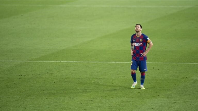 “Se não melhorarmos, não ganharemos do Napoli”, diz Messi após derrota para o Osasuna