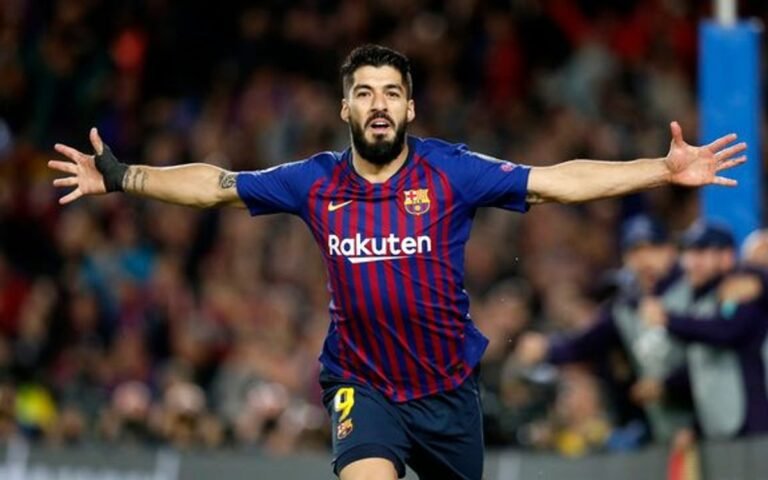 Luis Suárez ultrapassa Kubala e se torna o terceiro maior goleador da história do Barcelona