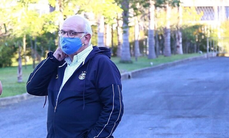 “Creio que talvez seja melhor declararmos o Caxias campeão”, diz Romildo Bolzan