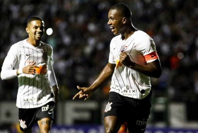 Garotos da base sobem ao profissional e viram a esperança do Corinthians