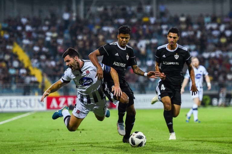 FK Qarabağ, a agremiação que atualmente domina o futebol no Azerbaijão