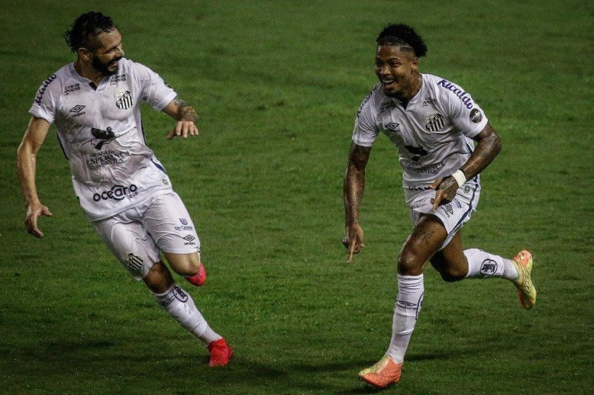 Os destaques do Santos, agora invicto e próximo da liderança