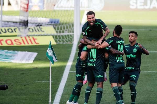 Palmeiras bate Santos no Morumbi e vence primeiro clássico paulista do Brasileirão