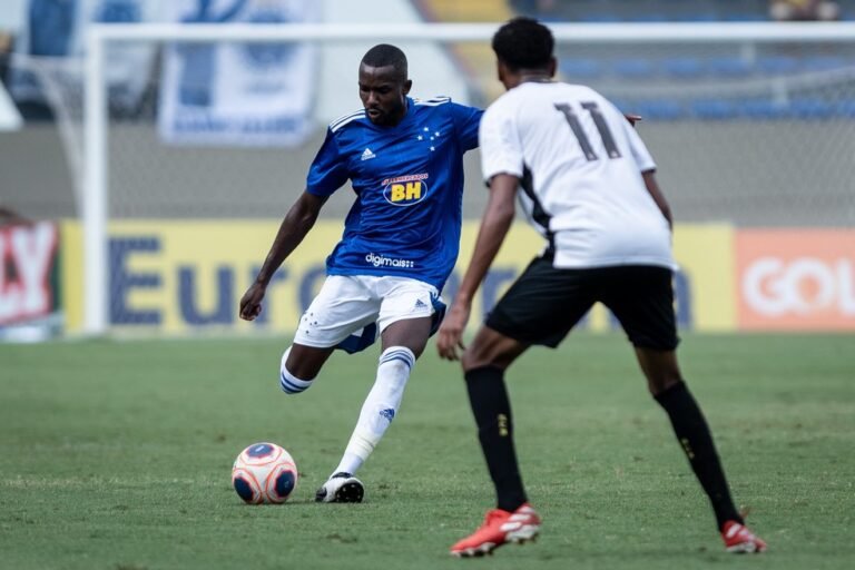 Cruzeiro negocia promessa com Portimonense-POR