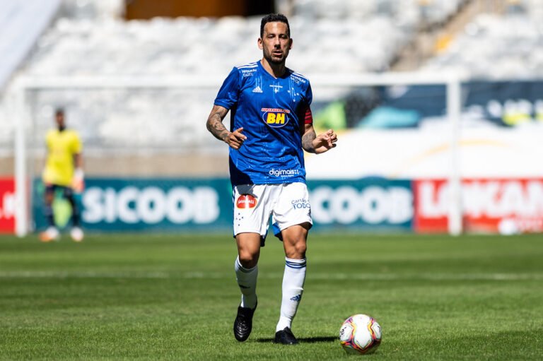 Ariel Cabral renova com o Cruzeiro até dezembro de 2021