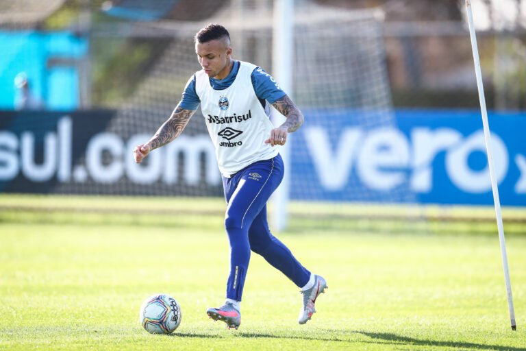 Grêmio definirá venda de Everton nos próximos dias