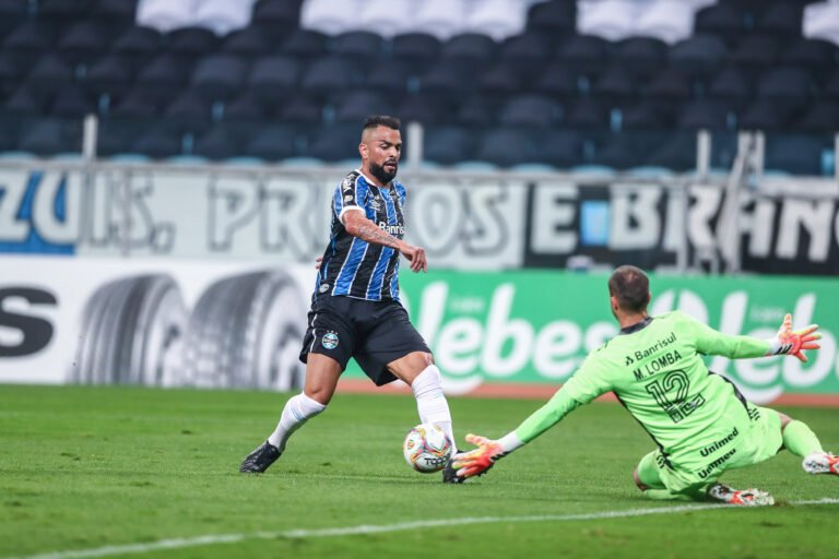 Maicon, volante do Grêmio, revela desejo de conquistar o Brasileirão