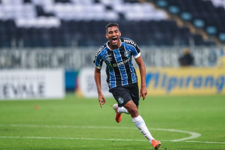 Com time misto, Grêmio encara o Ceará em busca de sequência positiva no Brasileirão