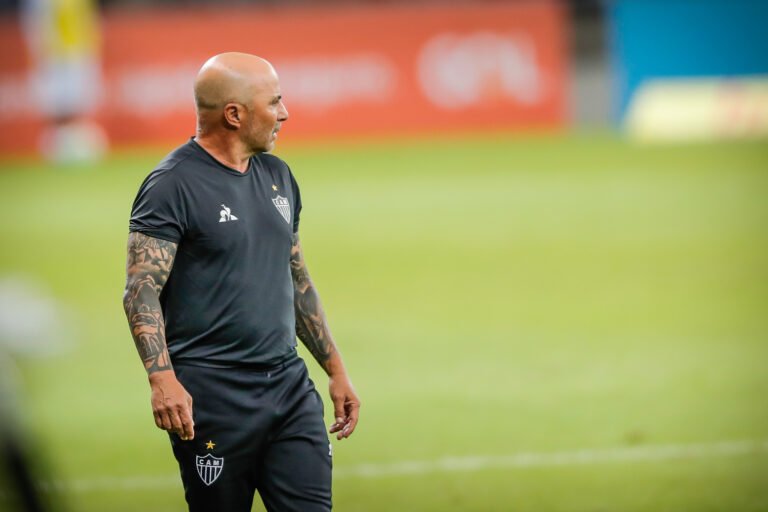 Sampaoli destaca convicção e valentia do Atlético na virada sobre o Corinthians, mas pondera: “ainda estamos em formação”