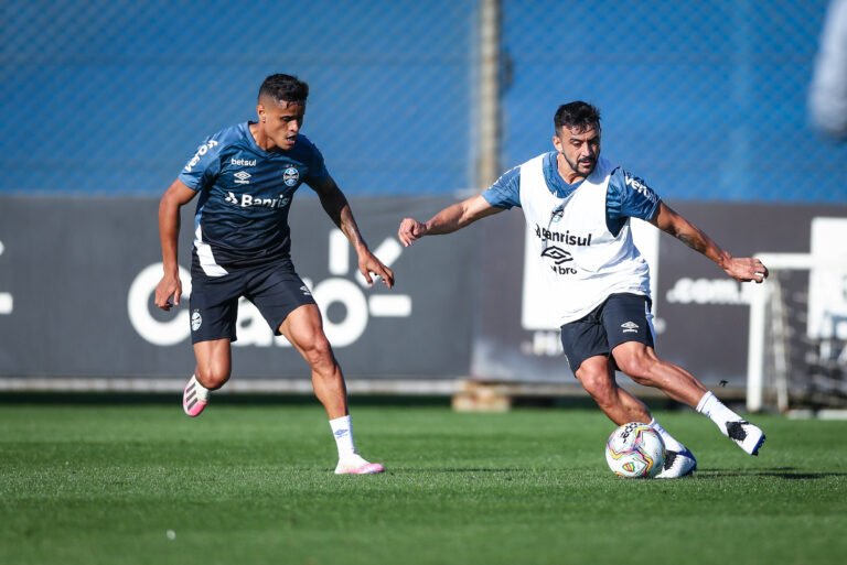 Grêmio inscreve Robinho e Everton para a reta final do Gauchão