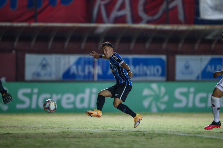 Pepê não lesionou e poderá virar opção no ataque do Grêmio para a final