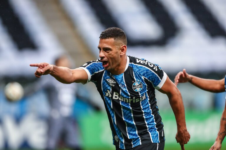 Diego Souza consagra-se artilheiro do Gauchão