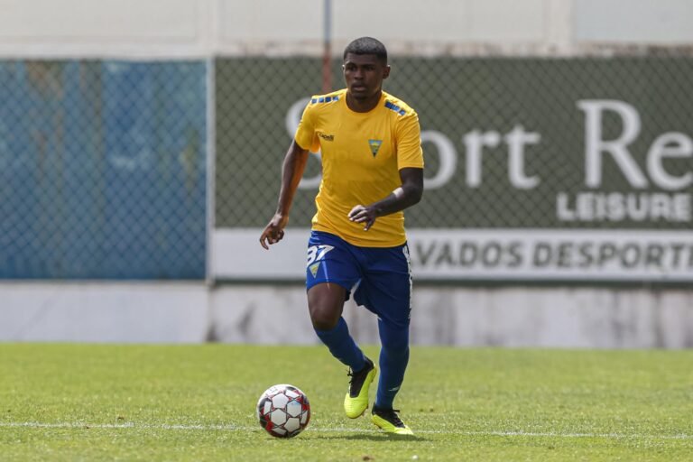 Ex-Chapecoense e Grêmio, Khevin rescinde com o Estoril Praia e está livre para acertar com nova equipe