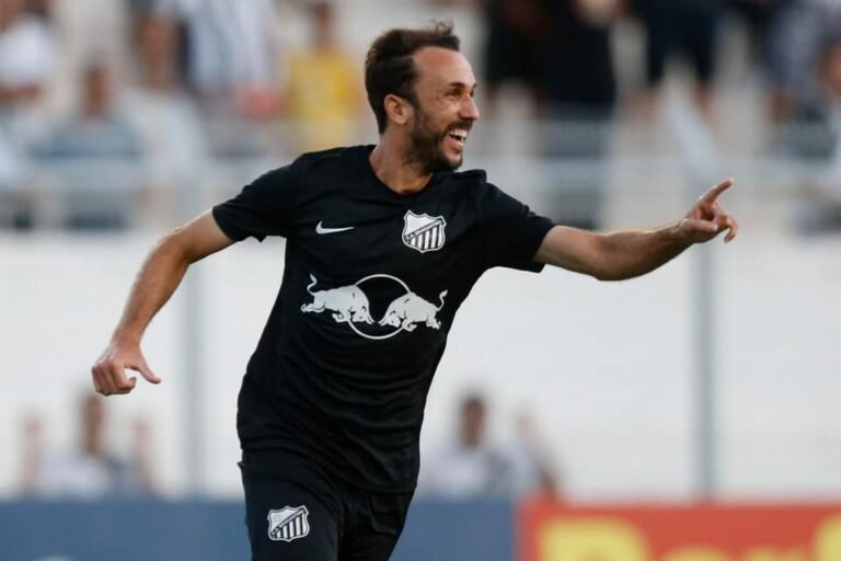 Chapecoense anuncia as contratações de Thiago Ribeiro e Lucas Tocantins