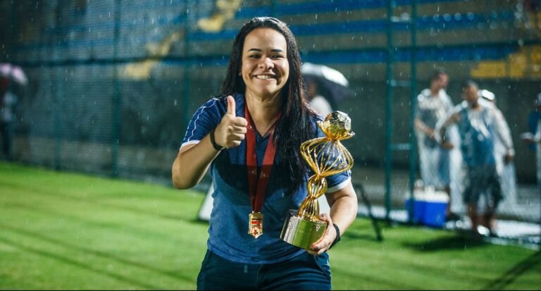 Coordenadora do futebol feminino do Cruzeiro fala dos desafios durante pandemia