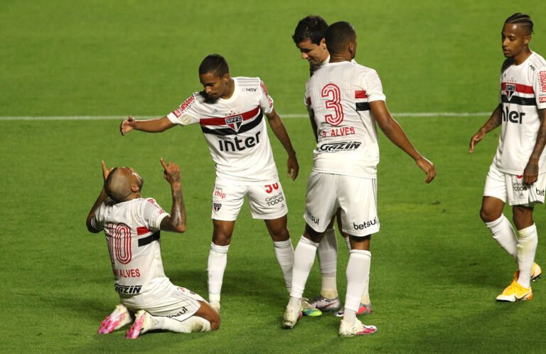 “Estreando” contra Ceni, São Paulo vence Fortaleza em casa