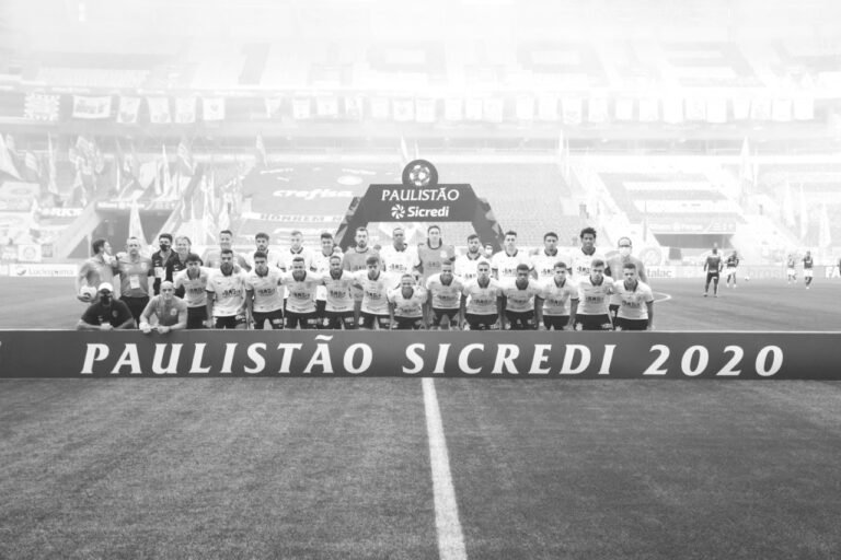 Corinthians luta até o fim mas perde nos pênaltis