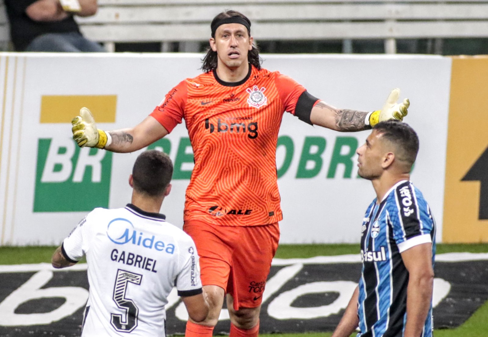 Corinthians e Grêmio não saem do 0 a 0 e chegam ao terceiro confronto seguido sem gols