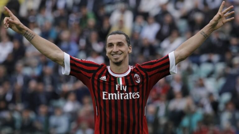 Ibrahimovic renova com o Milan e vai vestir 11