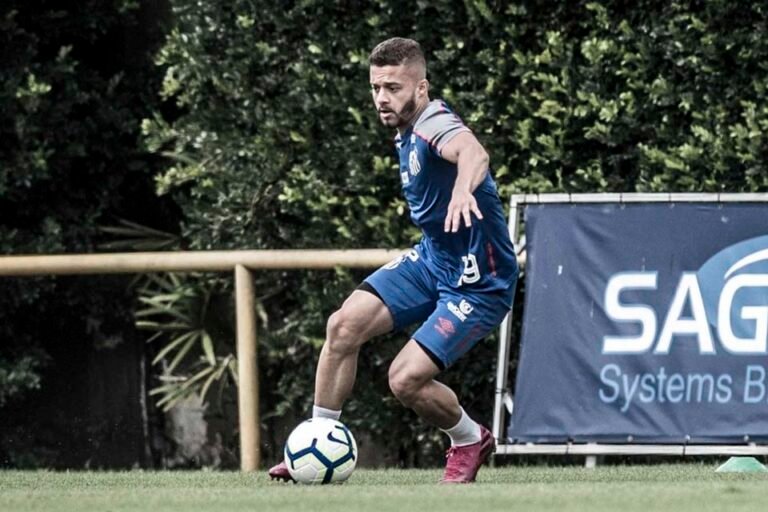 Sem espaço no Santos, atacante é emprestado ao Sport