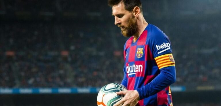 Manchester City prepara proposta de pré-contrato para Lionel Messi