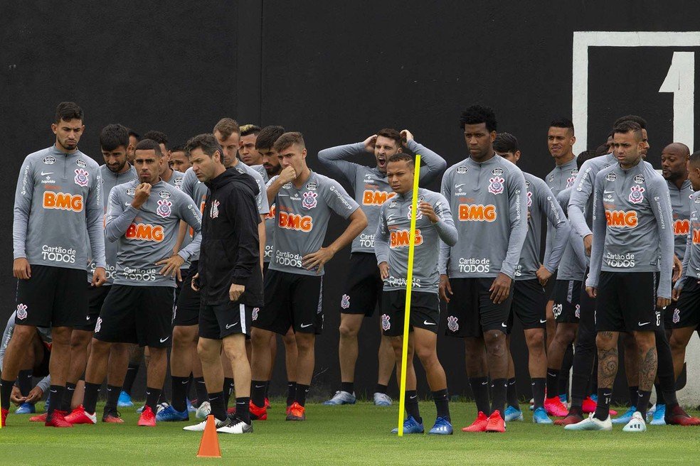 Corinthians busca soluções para suas carências em jogadores emprestados