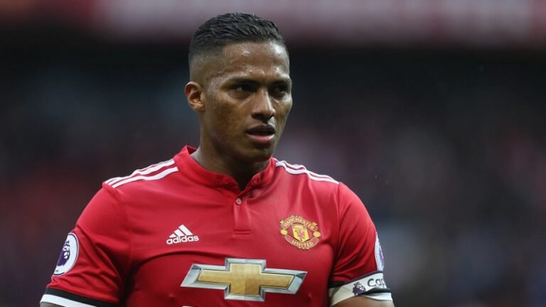 Flamengo estuda a contratação de Antonio Valencia para o lugar de Rafinha