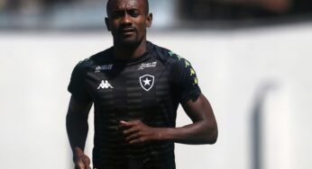 Com nome no BID, Kalou está regularizado para estreia no Botafogo